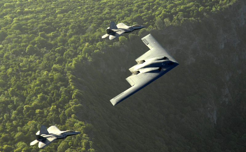 Illustration for article titled Extremely rare image of two B-2 bombers refueling at the same time
